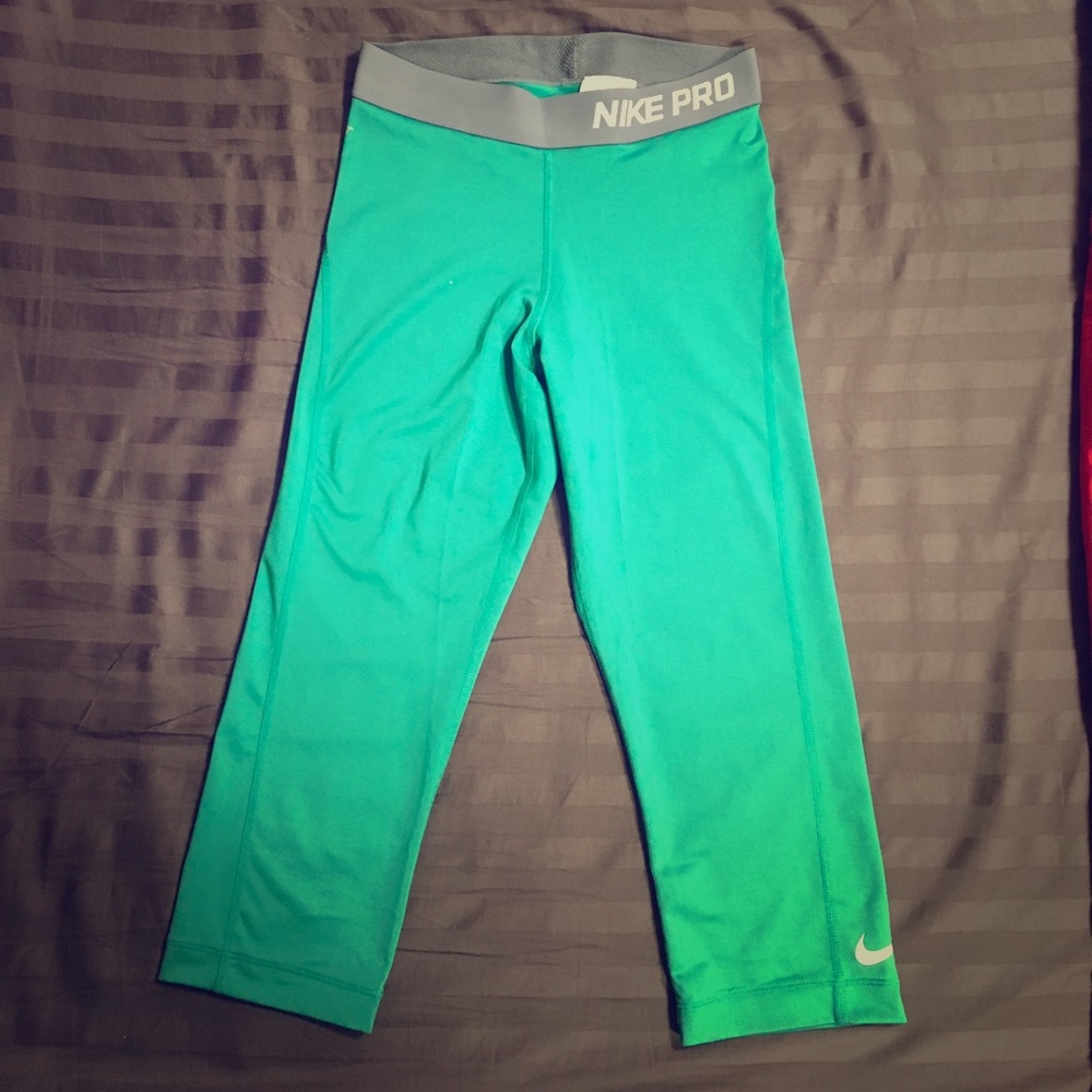 Nike pro Capri tight running pants